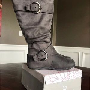 Women calf boots size 8 wide calf